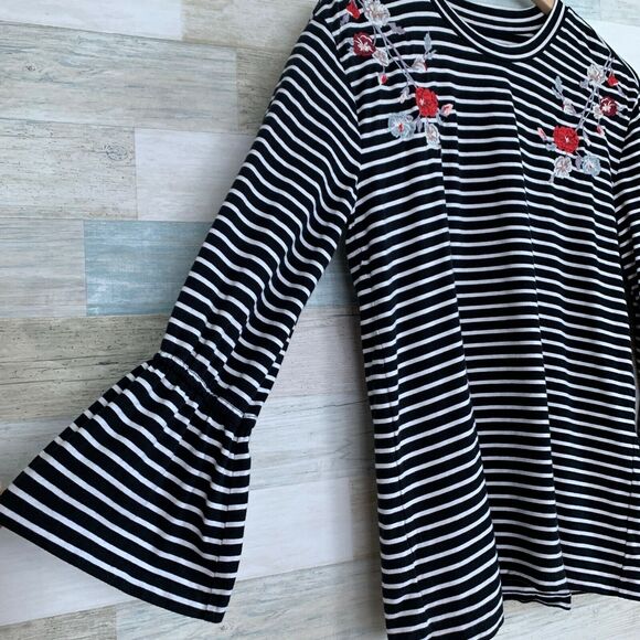 LOFT Floral Embroidered Striped Top Black White Bell Sleeve Womens Medium - Picture 4 of 12